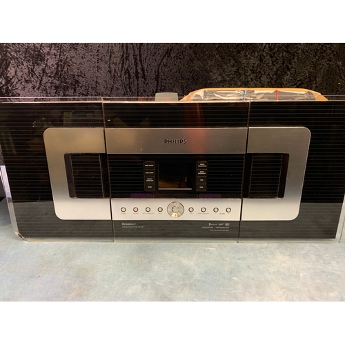 829 - A Philips Streamium Wireless Centre with speakers