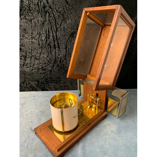 21 - Richard Freres, Paris, small wooden cased Barograph, case measures approx 16.5cm high and 26cm wide