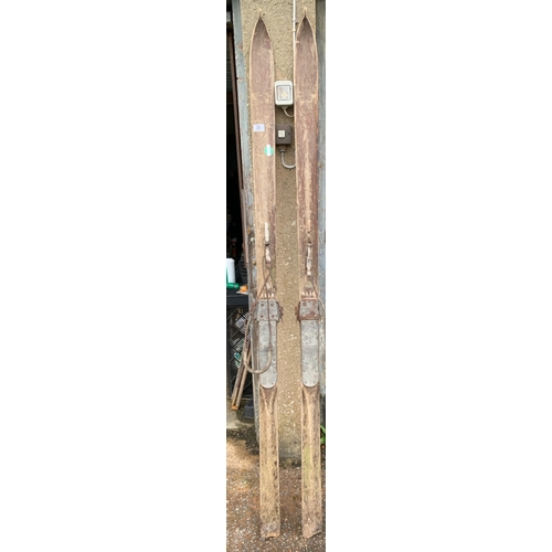 38 - Vintage Hansjörg Schlechter Kitzbüheler wooden skis