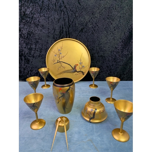 40 - Oriental / Japanese boxed set of lacquerware saki / drinks glasses with tray and cocktail shaker / f... 