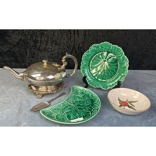 231 - Beautiful Wedgwood majolica grape style side plates and plates, 4 exquisite, fine glass finger bowls... 