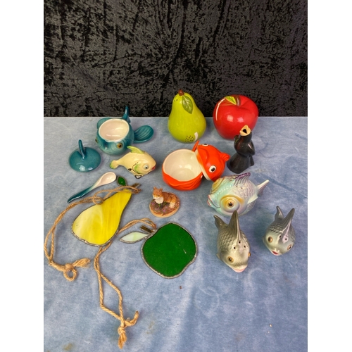 261 - A collection of fun condiment holders and sets inc fish salt and pepper pots etc