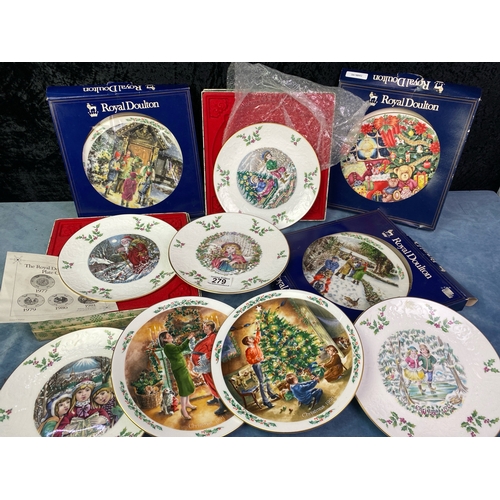 279 - Large collection of Royal Doulton annual Christmas plates inc 1977, 78, 79, 80, 81, 89, 81, 90, 91, ... 