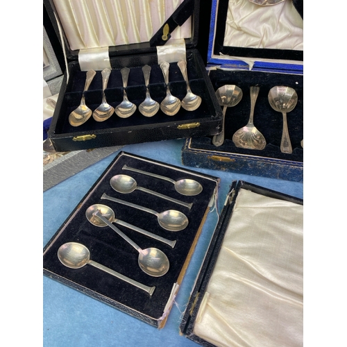 310 - Vintage boxed sets of cutlery inc unusual teaspoons, dessert spoons etc