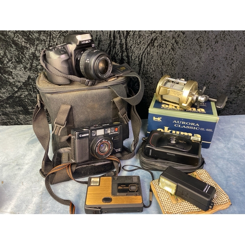 330 - Minolta Dynax 300si camera in bag, Fuji DL-60 and Canon AF35M cameras, a Kodak flash, Kodak 3500 dis... 