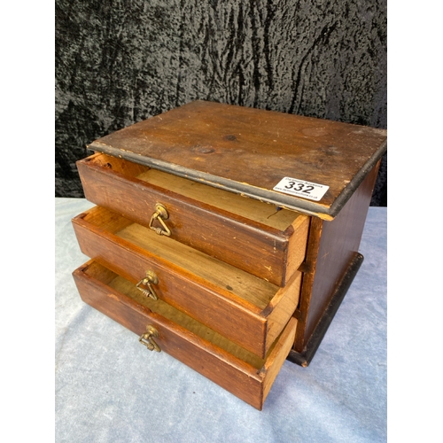 332 - Small set of desktop drawers, measures approx 18.5cm x 28.5cm x 20cm