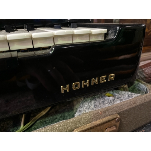 406 - Vintage Hohner Organa 9807 blower organ (in which metal reeds are made to vibrate with the air), equ... 