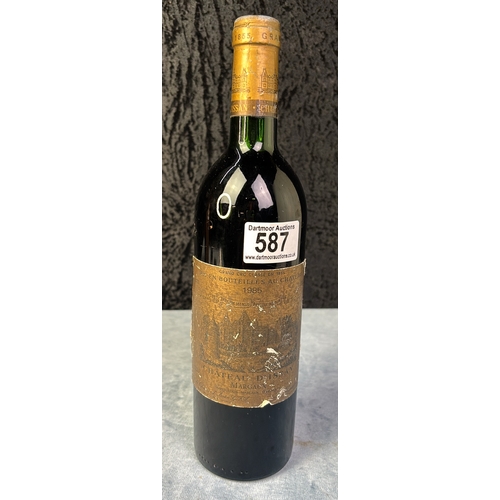 587 - Bottle of Grand Cru Chateau D'Issan Margaux 1985 wine