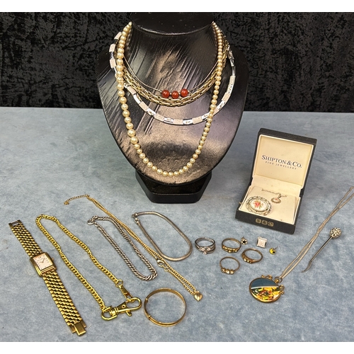 632 - A selection of costume jewellery including necklaces, rings, bracelet, brooch and watch