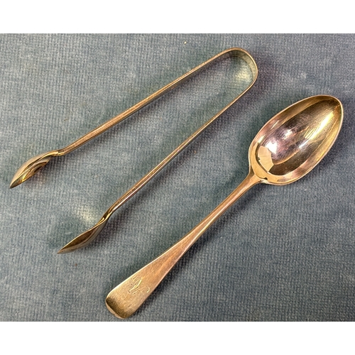 671 - Boxed set of 6 silver teaspoons and matching sugar nips in original case. London 1922 112 gms total ... 