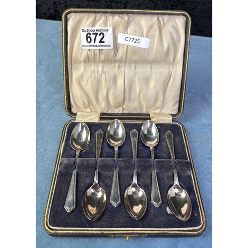 672 - Pretty boxed set of 6 silver teaspoons. Birmingham 1924 68 gms.