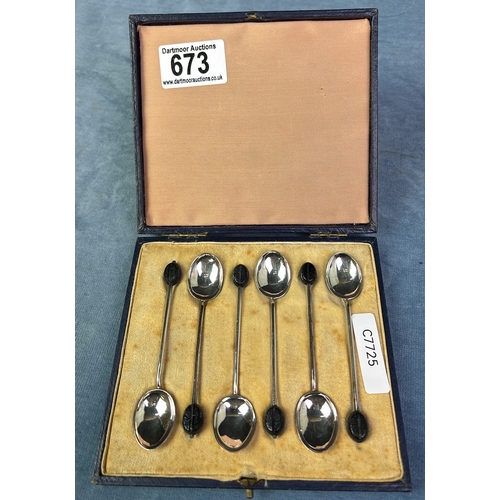 673 - Boxed set of 6 silver coffee bean spoons Birmingham 1923.