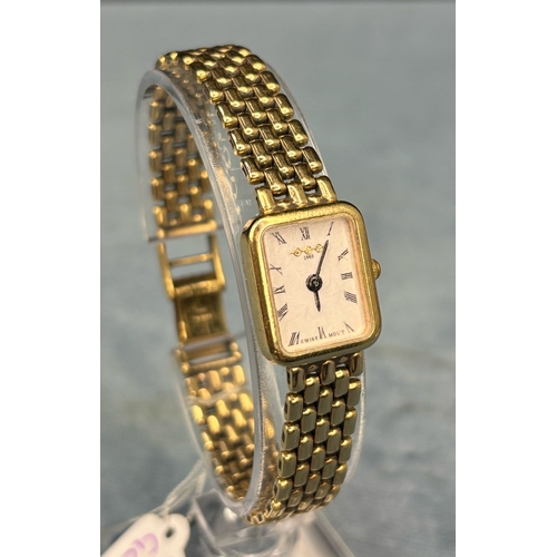 718 - Pretty 9ct gold ladies Swiss bracelet watch, 24.9 gms total weight.