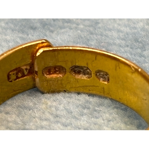 730 - Pretty 18ct gold expanding ring in the form of a belt (stone missing).4.3 gms.