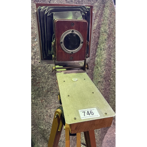 746 - Reproduction bellows camera on modern tripod stand, a/f