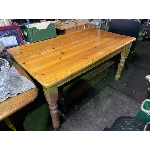 749 - Pine dining table, measures approx 77cm tall, top approx 152cm x 91cm