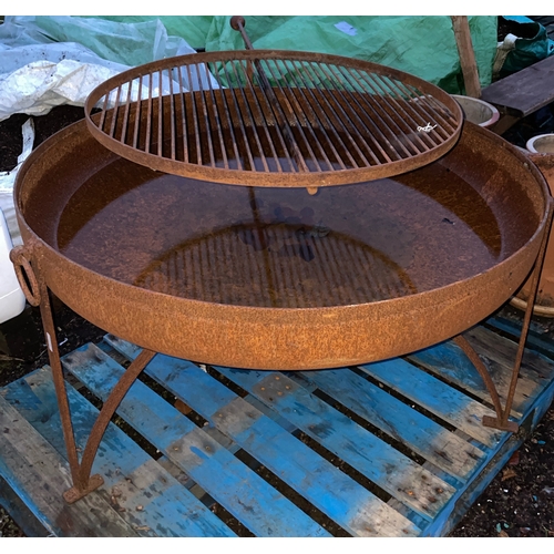 988 - Giant garden fire pit 119cm diameter