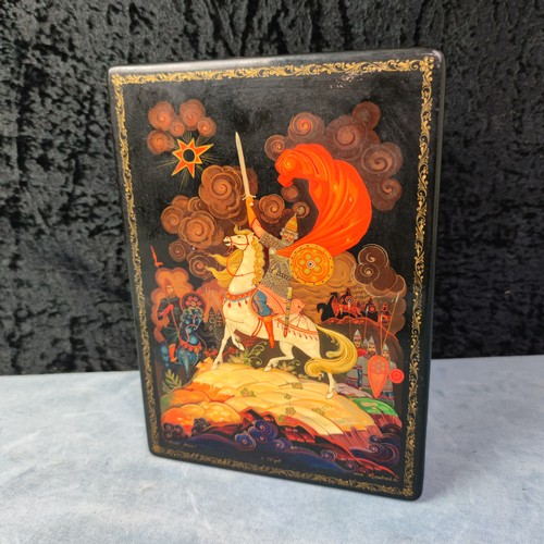 421 - Fabulous Russian Kholui Prince Igor hinged box, exquisitely hand painted and signed by the artist, 2... 