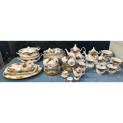 50 - Large collection of Royal Albert Old Country Roses china to include : large oval serving plate, 2 re... 