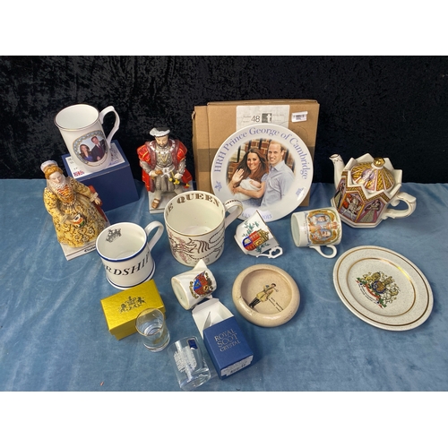 138 - Historic Royal collectibles inc Alfretto Henry VIII and Elizabeth 1 Figurines H20cm approx, a Minste... 