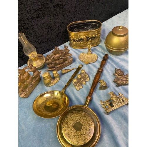 207 - More brassware in the form of mostly decorative items Inc nautical bookends, owls etc