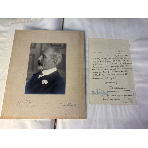 290a - ‘The King’s Levée June 2nd 1924’ leather bound scrapbook contained newspaper clippings, photographic... 