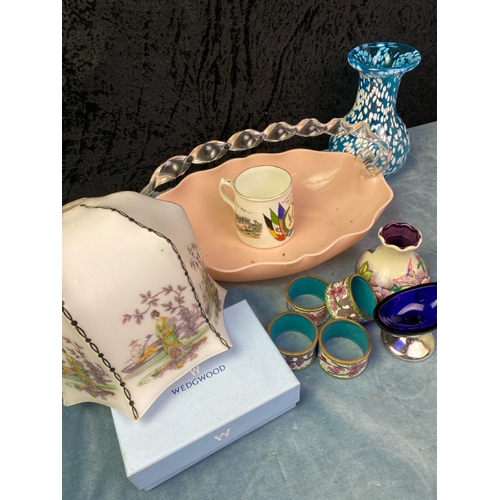 374 - Mixed Lot inc a fat lava style blue/white Wedgwood vase, frosted Orient lampshade, box of pretty Wed... 