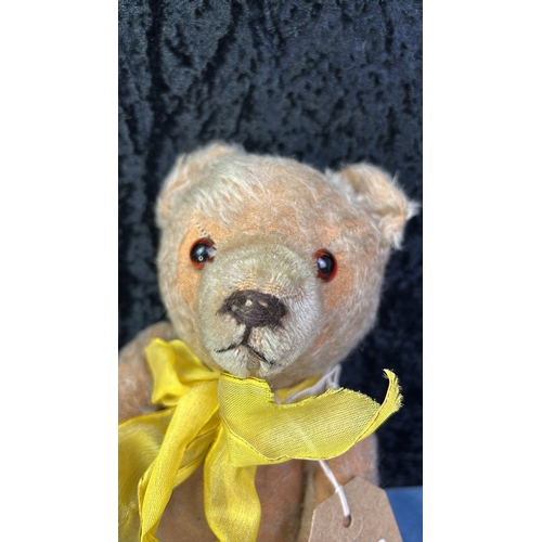 398 - Vintage / antique teddy bear with (patchy) mohair fur, original pads, shaved muzzle and stitched nos... 