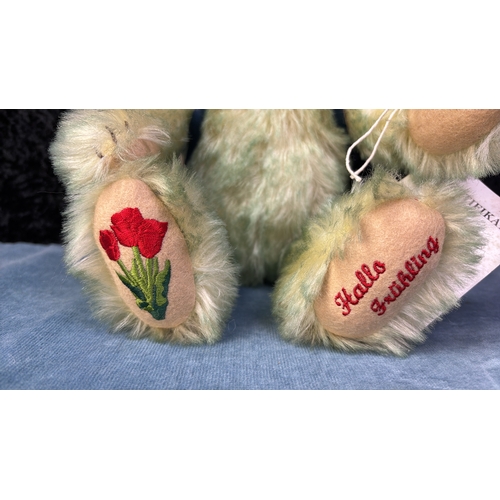 401o - Steiff limited edition no 1099/2000 season Spring bear with green mohair fur. Original paper and che... 