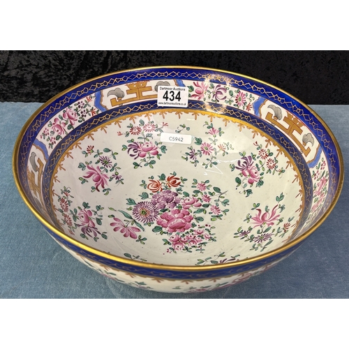 434 - Samson of Paris famille rose armorial bowl, circa 1900, decorated in Chinese style in famille rose e... 