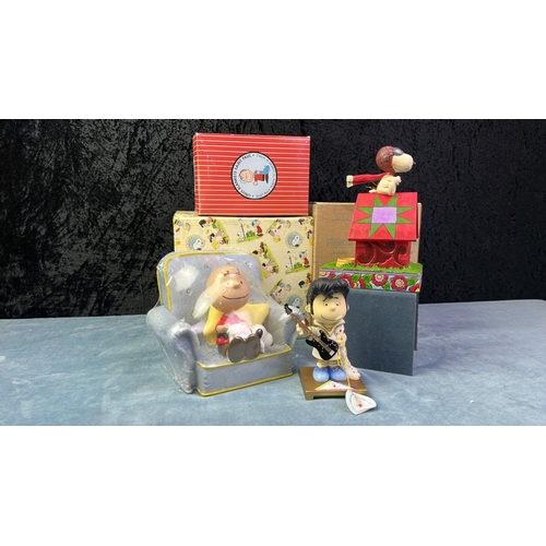 442 - Boxed Peanuts Snoopy models / figurines including Charlie Brown and Snoopy on a sofa ceramic money b... 