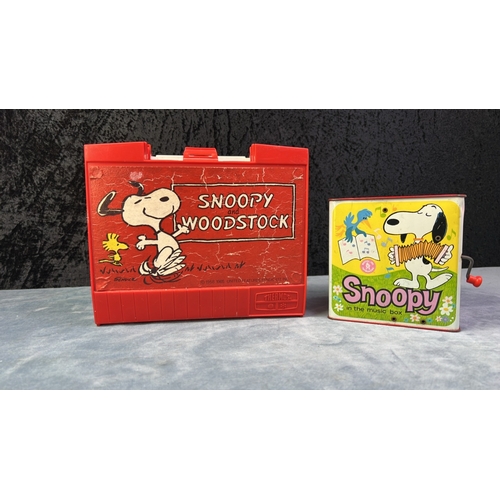 449 - Vintage Peanuts Snoopy plastic lunchbox with matching flask and a Mattel wind-up pop-up metal music ... 