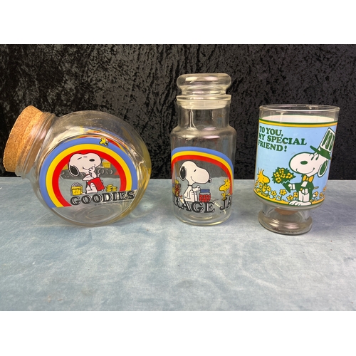 454 - Peanuts Snoopy glass sweet jars, vase and drinking glasses