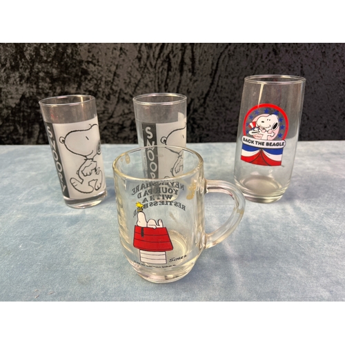 454 - Peanuts Snoopy glass sweet jars, vase and drinking glasses