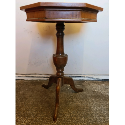 548 - Elegant hexagonal occasion tri footed pedestal table with pretty floral inlay H70cm x W47cm