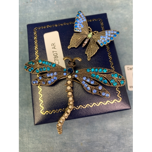 646 - Two exquisite brooches capturing the beauty of the dragonfly and butterfly... Really stunning