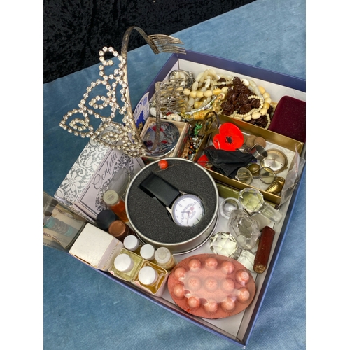 649 - Interesting box of curiosities inc a Scottish Thistle compact, vintage pins, beads and jewellery, a ... 