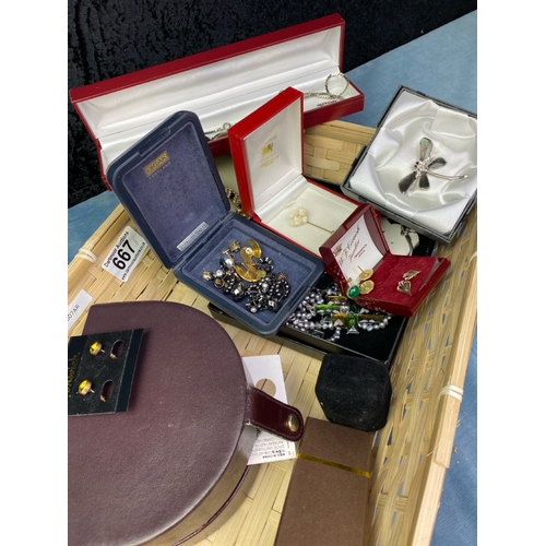 667 - Jewellery box and a selection of costume jewellery including necklaces and brooches