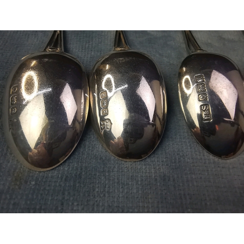 750 - 4 stunning silver teaspoons from Lewes Golf Club. Each is slightly different and decorated with golf... 