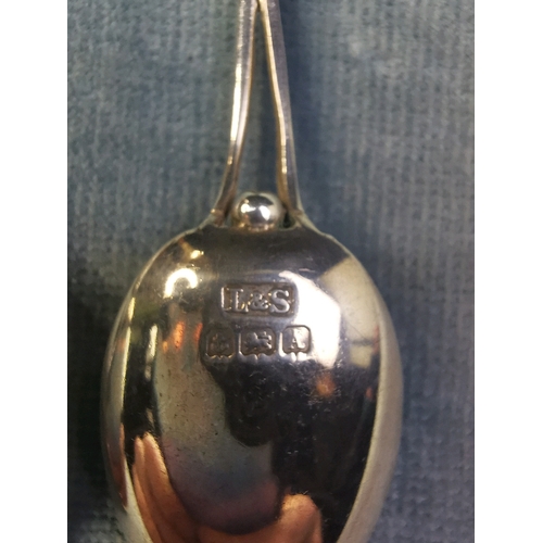 750 - 4 stunning silver teaspoons from Lewes Golf Club. Each is slightly different and decorated with golf... 