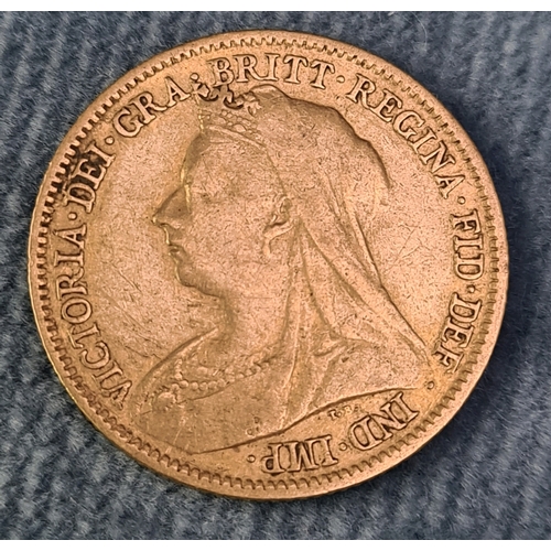 766 - A gold half sovereign 1901.