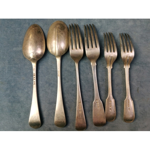 779a - 4 various antique silver forks and 2 tablespoons. Georgian and Victorian. 390 grams total.