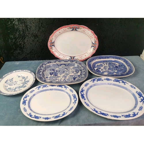 911 - A grand set of large serving plates and platters Inc Pagoda, 2x Cauldron, a superb 'Seraph' platter ... 