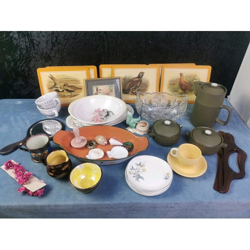 926 - A collection of interesting vintage tableware inc Lustreware, Denby Chevron items etc