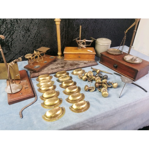 949 - Great collection of weighing scales and brassware