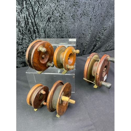 328 - Beautiful antique and vintage wooden centre pin fly fishing reels some with brass fittings. Perfect ... 