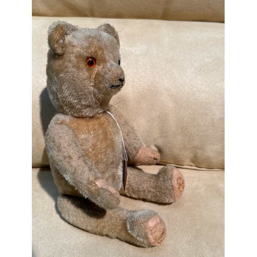 385 - Vintage / antique teddy bear with mohair, felt pads (worn), stitched nose, articulated limbs, wood w... 