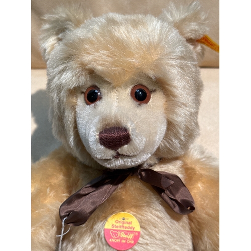 390 - Steiff teddy bear, jumped back, felt pads, stitched nose, original ‘Teddy’s Bear’ Roosevelt cartoon ... 