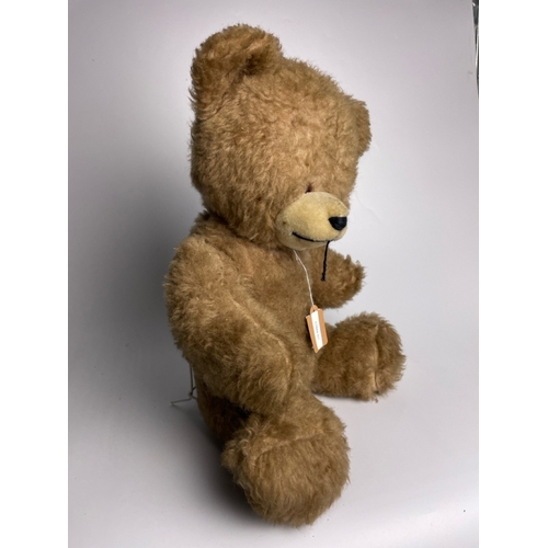 430 - Lovely fluffy mid century teddy bear with growler, 51cm ear to paw