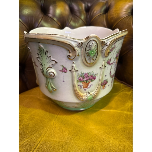 436 - Large jardiniere pot with raised garland decor H21cm